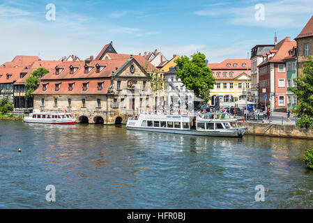 City sightseeing nave con i turisti sul fiume Regnitz a Bamberg in Germania Foto Stock