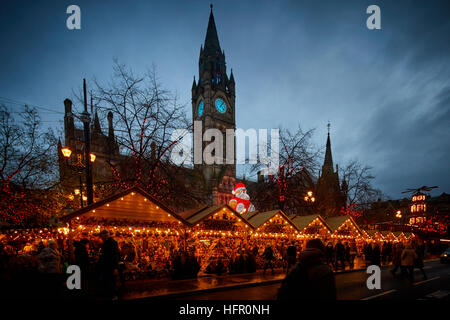 Manchester tedesco Mercatini di Natale 2016 a Albert Square Manchester Town Hall. Foto Stock