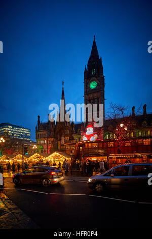 Manchester europeo tedesco Mercatini di Natale Natale winter festival festiva festività cristiane felice occasione dicembre doni presenta mari di acquisto Foto Stock