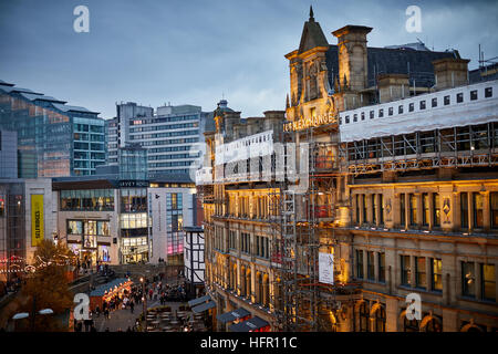 Manchester landmark Corn Exchange Exchange esterna Sqayre edificio storico restauro ponteggi coperti lavorando su sunrise tramonto alba vigilia di notte Foto Stock