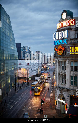 Manchester landmark view Urbis divertimenti Printworks venue cinema club ristoranti trova angolo di Con Grove Corporation Street city centre E Foto Stock