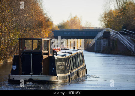 Manchester Ship Canal Barton acquedotto di oscillazione mobile acquedotto navigabile porta Bridgewater Canal narrowboats attraversare prima e unica aqued swing Foto Stock