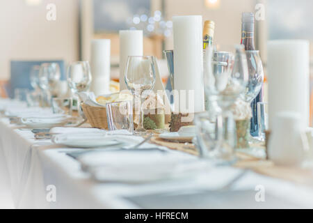 Tabella impostata per un matrimonio prima colazione Foto Stock