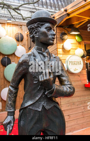 Charlie Chaplin statua, Leicester Square, London, England, Regno Unito Foto Stock