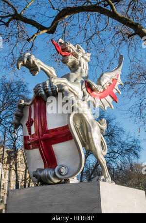 Città statua del drago che segna il confine tra la città di Westminster ,a ovest e la città di Londra, a est. Foto Stock