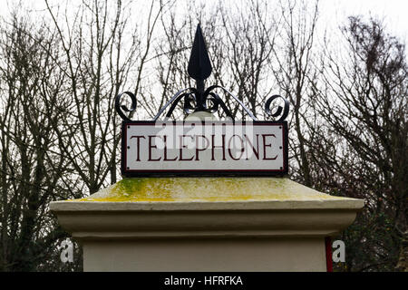 Parte superiore del primissimo modello standard del Regno Unito telefono chiosco, il K1. Si tratta di una replica dopo l'originale è stato accidentalmente distrutto durante le riprese di th Foto Stock