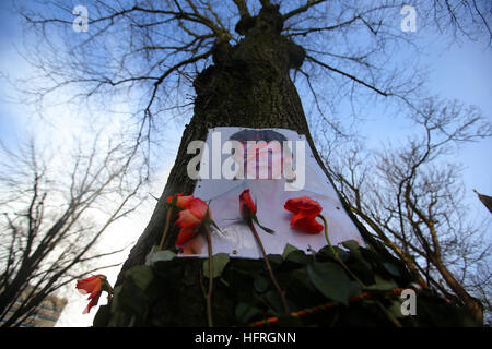 Omaggio alla fine del musicista David Bowie su una strada fuori della Lisburn Road nel sud di Belfast, Irlanda del Nord. Foto Stock