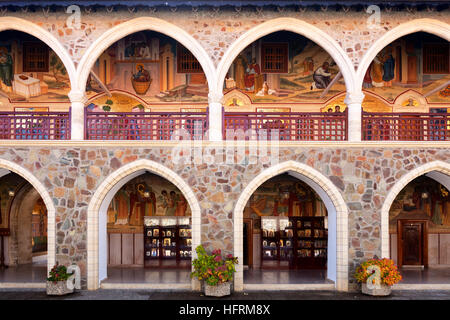 Portico con pitture murali e mosaici a parete, il Monastero Kykkos, Monti Troodos, Cipro del Sud, Cipro Foto Stock