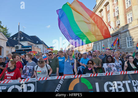 20 agosto 2013 - 10.000 persone a dimostrare a Copenaghen al di fuori dell'Ambasciata russa contro la Federazione anti-gay leggi. Foto Stock