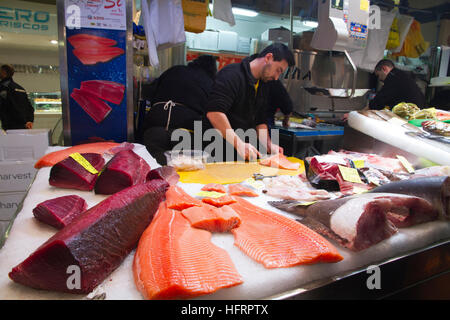 Pesce fresco di ioni in vendita sul mercato di stallo Olivar, Palma de Mallorca, tipico storico mercato centrale 'Mercado Olivar'. Foto Stock