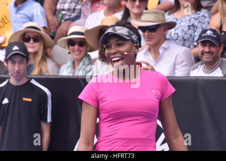 Auckland, Nuova Zelanda. 01 gen 2017. Venus Williams durante una partita di beneficenza - fino a monte della ASB Classic torneo di tennis. © Shirley Kwok/Pacific Press/Alamy Live News Foto Stock