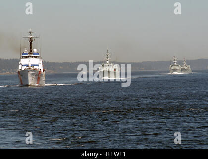 070801-N-9860Y-003 SEATTLE (Agosto 1, 2007) - Il guardacoste USCGC saldi (WMEC 623), navi canadese HMCS Edmonton (MCDV 703), HMCS Nanaimo, e HMCS Brandon partecipare alla sfilata delle navi a sostegno di Seattle Seafair 2007. Il trasporto anfibio docks nave USS Cleveland (LPD 7), USS Rentz (FFG 46) e USS Bunker Hill (CG 52) sono anche partecipanti nel giro di feste. Stati Uniti Foto di Marina di Massa lo specialista di comunicazione 2a classe Tucker M. Yates (rilasciato) Navy US 070801-N-9860Y-003 il guardacoste USCGC saldi (WMEC 623), navi canadese HMCS Edmonton (MCDV 703), Foto Stock