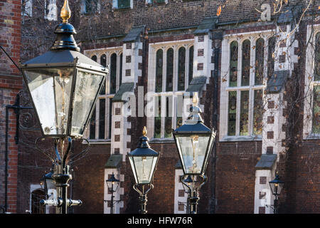 Lampade a gas al di fuori della Middle Temple Hall, Inns of Court, Londra, Inghilterra, Regno Unito Foto Stock