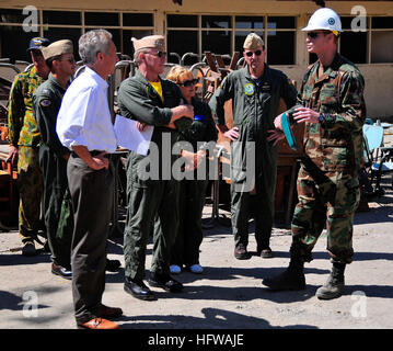 Pacific Partnership Engineering Civic Action Program fornisce supporto umanitario e infrastrutturale alla scuola elementare Bario Pite di Timor Est, con la partecipazione della flotta del Pacifico degli Stati Uniti e delle nazioni partner. Foto Stock