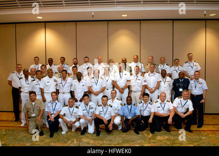 080923-N-9818V-112 HONOLULU (sett. 23, 2008) Senior leader arruolato in rappresentanza di quaranta Nazioni si riuniscono per partecipare alla seconda Global Maritime Senior marinaio arruolato simposio. Il simposio, ospitato da Master Chief Sottufficiali della Marina (MCPON) Joe R. Campa Jr. e Master Chief Petty Officer della Coast Guard saltare Bowen, si concentrerà su arruolato lo sviluppo e la cooperazione internazionale. Senior leader arruolato in rappresentanza di quaranta Nazioni sono a Honolulu per il simposio. (U.S. Foto di Marina di Massa lo specialista di comunicazione 1a classe Jennifer A. Villalovos/RILASCIATO) Navy US 080923- Foto Stock