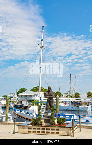 Florida, Tarpon Springs, 'Spongers a Tarpon Springs' memorial, spugna barca diving Foto Stock