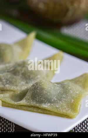 dolce tailandese con farina di palline colorate. polpette di riso glutinoso  tailandese in sciroppo cremoso di latte di cocco. famoso dessert tailandese  bualoy 8919645 Stock Photo su Vecteezy