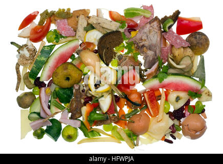 Da residui di cibo che rimangono dopo la cottura. Si tratta di immondizia su una tabella del cuoco. Isolato su bianco studio shot Foto Stock