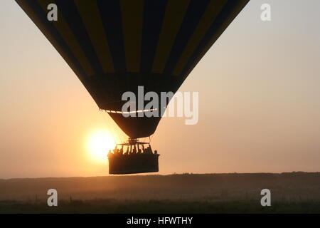 Balloon ride a sunrise. Foto Stock