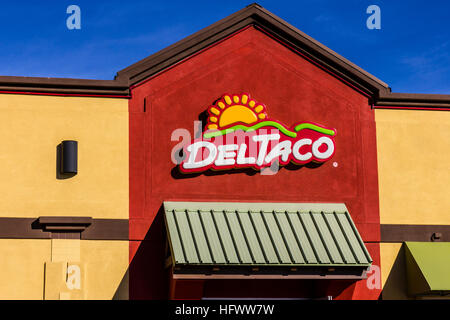 San Giorgio - Circa nel dicembre 2016: Del Taco Fast Food Location. Del Taco è specializzato nella cucina messicana e American food IO Foto Stock