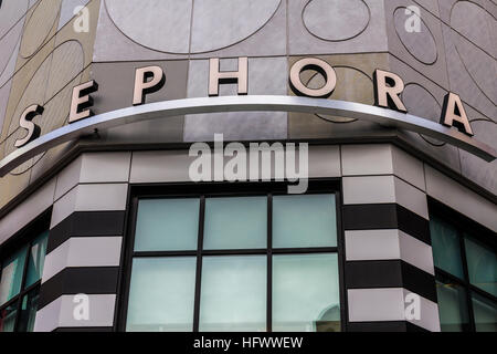 Las Vegas - Circa nel dicembre 2016: Sephora Store. Sephora è un negozio di cosmetici in base a Parigi in Francia III Foto Stock