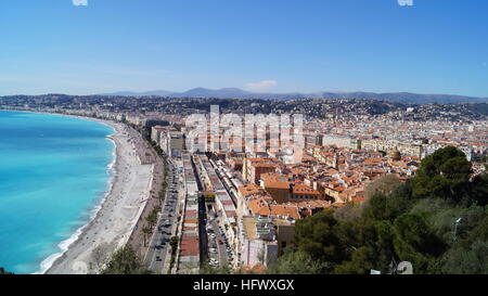 Nizza Francia mare e città visto dalla cima della collina. Foto Stock