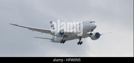 AeroMexico Boeing 787 Dreamliner N965AM sull approccio finale all aeroporto di Heathrow LHR Foto Stock