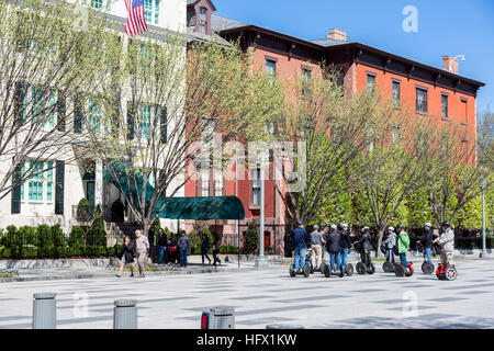 Blair House, la Guest House per il presidente ufficiale di visitatori stranieri. Washington, D.C. Segway Tour nel gruppo anteriore. Foto Stock