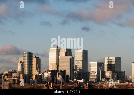 Canary Wharf in Docklands di Londra visto da Greenwich Park. Foto Stock