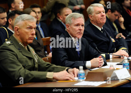 100224-N-5549O-075 WASHINGTON (feb. 24, 2010) Il comandante del Marine Corps gen. James T. Conway, sinistra, segretario della Marina (SECNAV) gli onorevoli Ray Mabus e Capo di operazioni navali (CNO) Adm. Gary Roughead testimoniare davanti alla casa armati comitato di servizio relativo alla 2011la difesa nazionale di bilancio. (La comunicazione di massa specialista di seconda classe S. Kevin O'Brien/RILASCIATO) Navy US 100224-N-5549O-075 gen. James T. Conway segretario della Marina Ray Mabus e ADM. Gary Roughead testimoniare davanti alla casa armati comitato di servizio Foto Stock