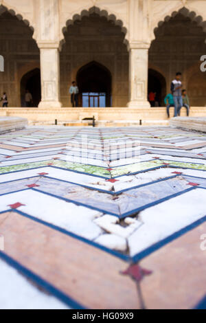 Parte anteriore del Diwan-e-Khas situato in fort di Agra. Agra, Uttar Pradesh. India Foto Stock