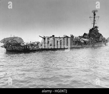 USS Aaron Ward (DM-34) danneggiati da kamikaze, Maggio 1945 Foto Stock