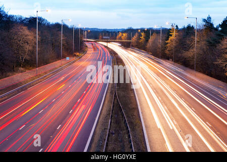 M6 Preston, Lancashire. 3 gennaio 2017. Essa è stata di nuovo al lavoro & back to business per il Regno Unito oggi, come milioni di pendolari ha preso per le autostrade, il ritorno al lavoro dopo il Natale & Capodanno festivi. Credito: Cernan Elias/Alamy Live News Foto Stock