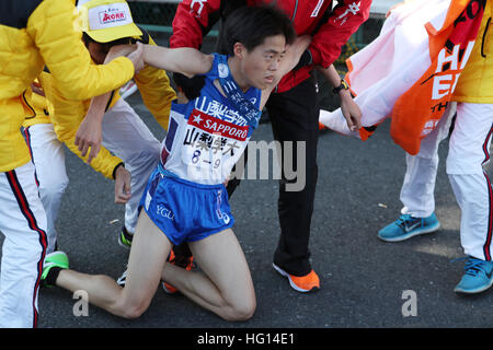 Kanagawa, Giappone. 3 gennaio, 2017. Hiroki Koga () Atletica leggera : il 93Hakone Ekiden, Round-Trip Tokyo-Hakone College Ekiden Race, Tsurumi relè posto a Kanagawa, Giappone . © Giu Tsukida AFLO/sport/Alamy Live News Foto Stock