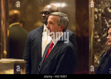 New York, US. 03 gen 2017. Pastore Robert Jeffress è visto nella lobby di Trump Tower a New York (USA) il 3 gennaio 2017. - Nessun filo SERVICE - foto: Albin Lohr-Jones/consolidato/Piscina/dpa/Alamy Live News Foto Stock