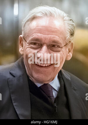 New York, US. 03 gen 2017. Giornalista Bob Woodward è visto nella lobby di Trump Tower a New York (USA) il 3 gennaio 2017. - Nessun filo SERVICE - foto: Albin Lohr-Jones/consolidato/Piscina/dpa/Alamy Live News Foto Stock