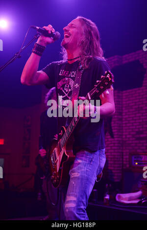 Hollywood FL, Stati Uniti d'America. 30 Dic, 2017. Esegue il carburante al Club Vixens su dicembre 30, 2016 in Hollywood Florida. © Mpi04/media/punzone Alamy Live News Foto Stock