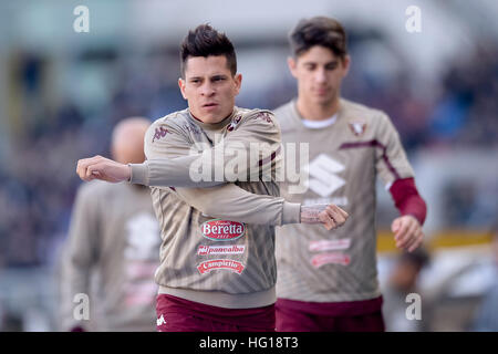 Torino, Italia. 4 gennaio, 2017. Juan Manuel Iturbe di Torino FC si riscalda durante il cordiale incontro di calcio tra Torino FC e SS di Monza. Juan Manuel Iturbe arriva sul prestito da come Roma. Torino FC vince 1-0 su SS di Monza. Credito: Nicolò Campo/Alamy Live News Foto Stock