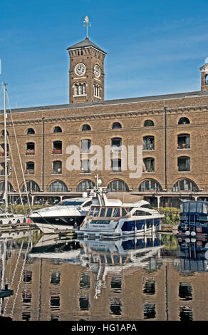 St Katharine Dock, Wapping, il fiume Tamigi e Londra; Inghilterra, Foto Stock