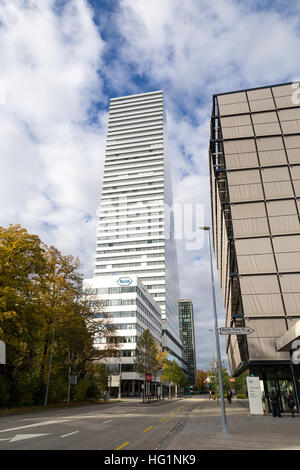 Basel, Svizzera - 20 Ottobre 2016: La Roche torre presso la sede della società farmaceutica Roche Foto Stock