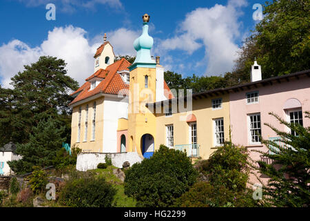 Cottages in italianamente villaggio di Portmeirion, Galles del Nord, Regno Unito Foto Stock