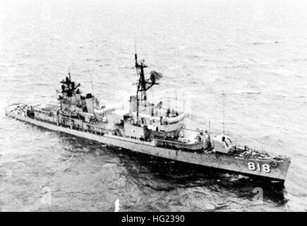 USS Nuovo (DD-818) in mare nel 1971 Foto Stock