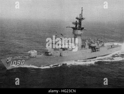 USS Ainsworth (DE-1090) nella baia di Chesapeake nel 1973 Foto Stock