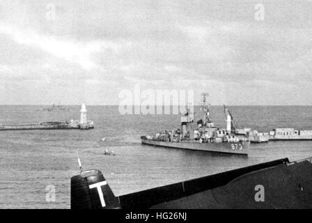 USS Hawkins (DD-873) a Colombo nel dicembre 1948 Foto Stock