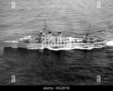 In corso in mare, 14 settembre 1936. Ufficiale DEGLI STATI UNITI Fotografia della marina militare, ora nelle collezioni di archivi nazionali. USS Farragut (DD-348) in corso in mare il 14 settembre 1936 Foto Stock