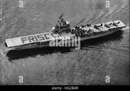 USS Essex (CVA-9) off San Francisco c1954 Foto Stock