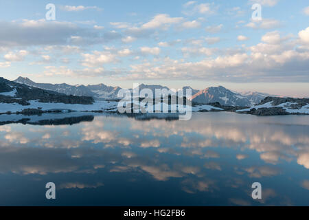 La mattina presto in palizzata bacino, High Sierra Foto Stock