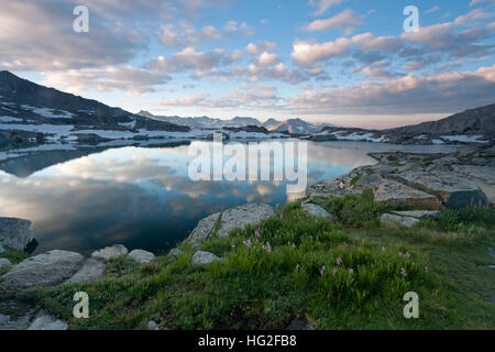 La mattina presto in palizzata bacino, High Sierra Foto Stock