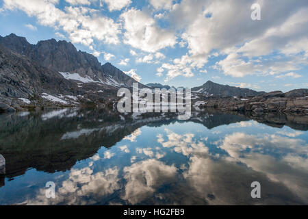 La mattina presto in palizzata bacino, High Sierra Foto Stock