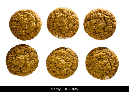 Vista dall'alto di diversi di farina di avena cookies isolati su sfondo bianco. Foto Stock